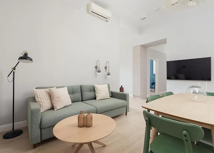 4 Bedroom Apartment - Main Square
